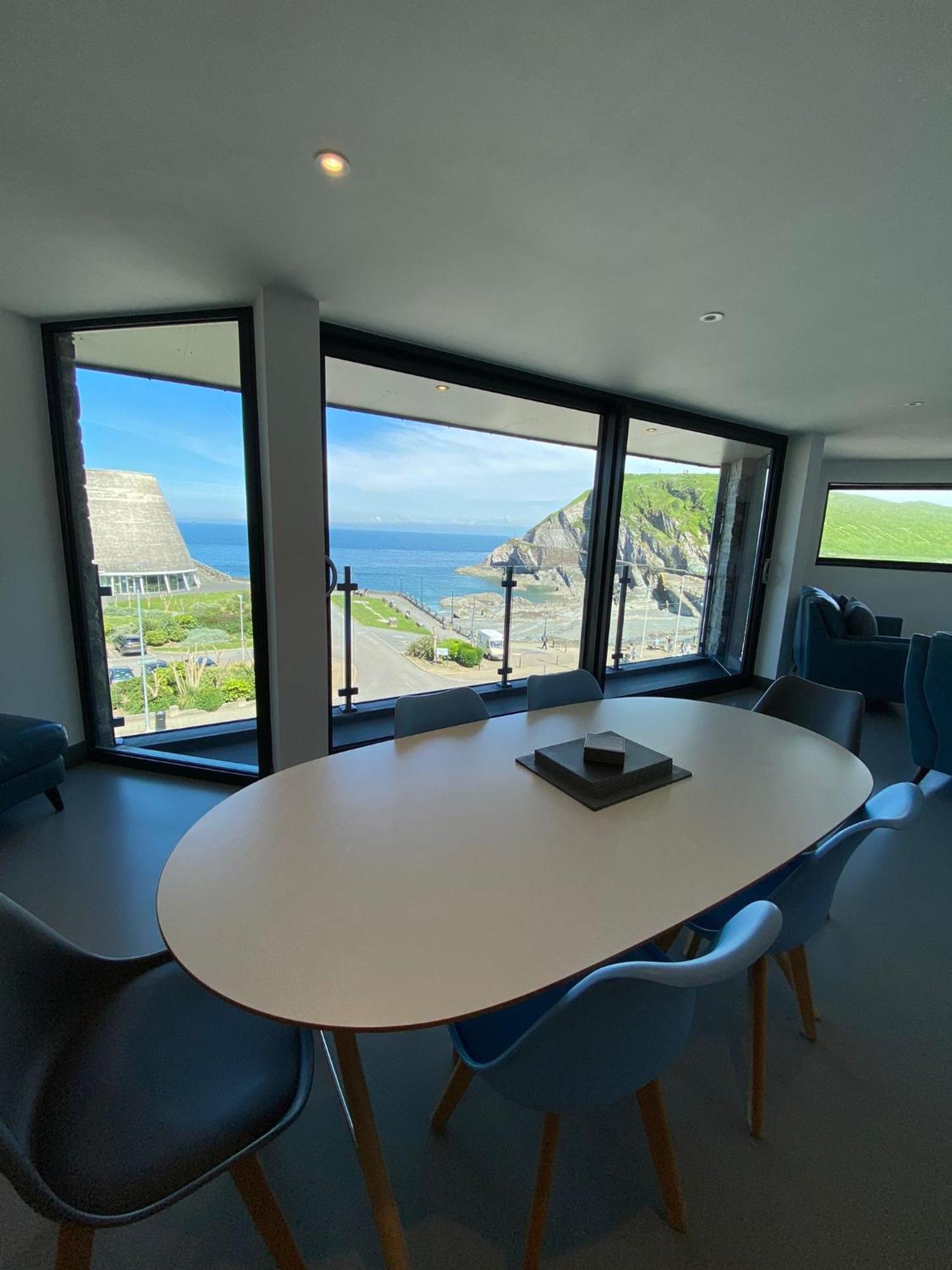 4 The View Apartments Ilfracombe - Seafront, Parking, Lift, Ev Eksteriør billede